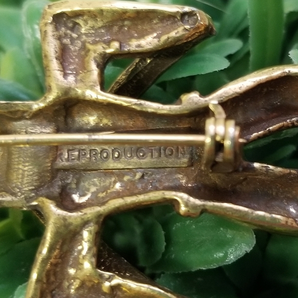 Vtg. Aztec Flute Playing Figural (Fertility)Brooch - Picture 4 of 7